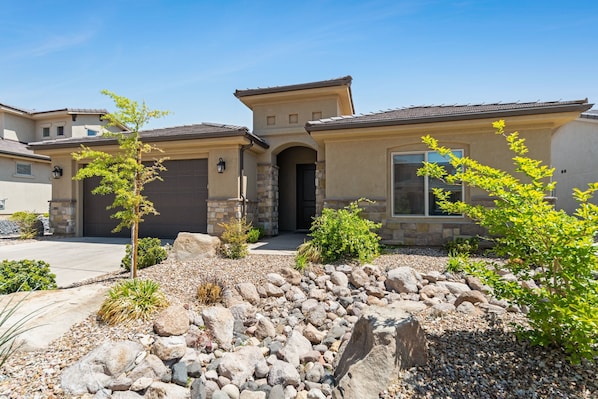 House, 3 Bedrooms | Exterior