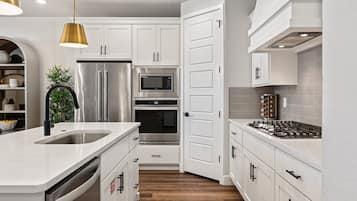 Casa, vários quartos | Cozinha privada | Geladeira, fogão, cafeteira/chaleira, torradeira