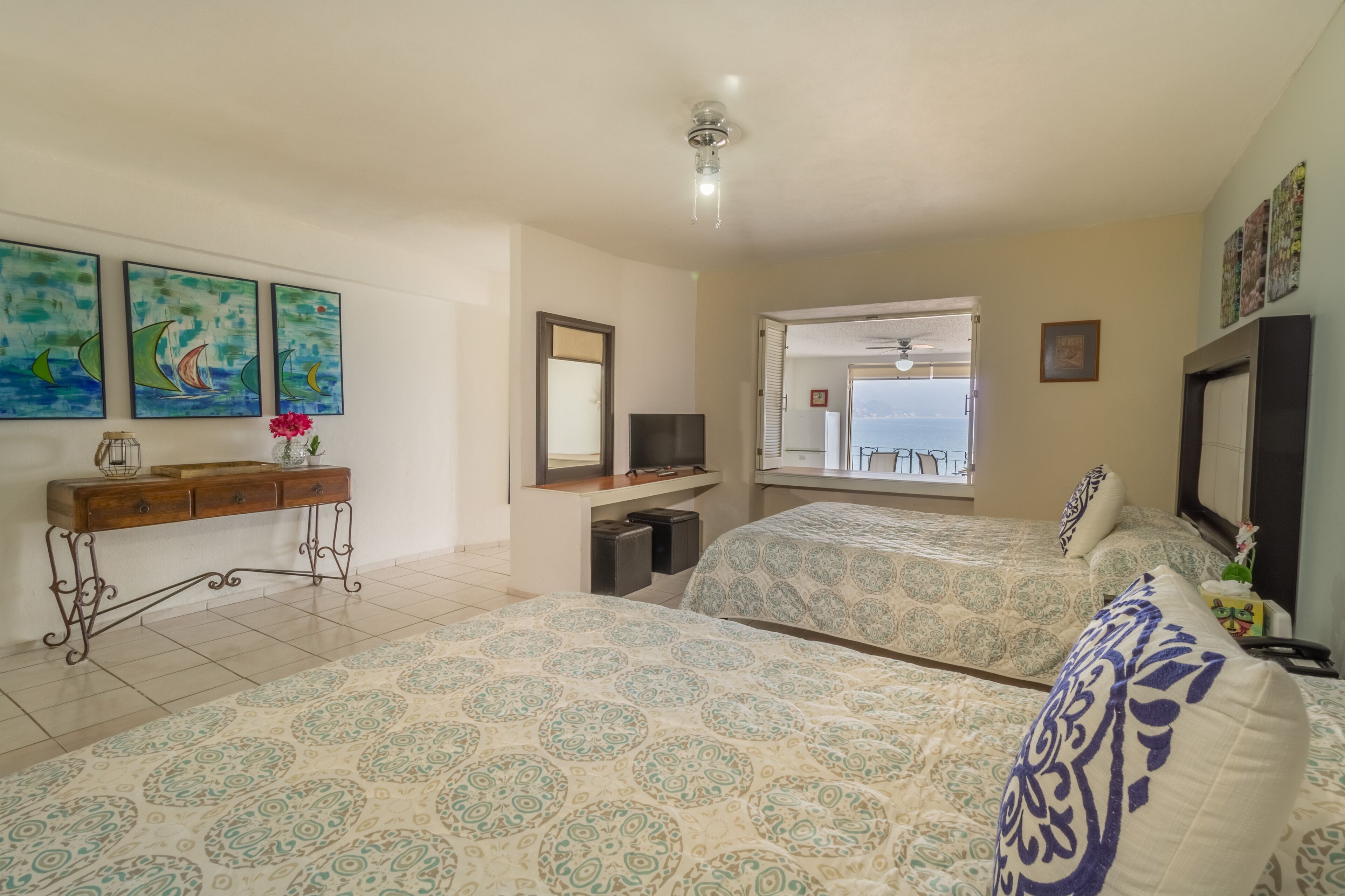 1 habitación, tabla de planchar con plancha, wifi gratis y ropa de cama 