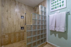 Shower, hair dryer, towels, soap - Beautiful Beach View Condo (Puerto Vallarta)