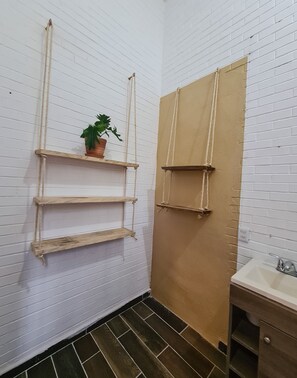 Comfort Room | Bathroom | Shower, towels, soap, toilet paper - Tropic Bacalar Hotel (Bacalar)