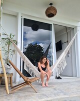 Cortinas blackout, wifi gratis y ropa de cama 