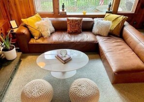 Smart-TV, Kamin, Bücher