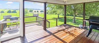 Moon Valley Retreat-Family Gatherings-Fooseball-CornHole-Whirlpool Tub-Fireplace