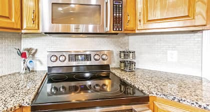 Moon Valley Retreat-Family Gatherings-Fooseball-CornHole-Whirlpool Tub-Fireplace