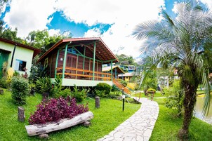 Hypo-allergenic bedding, minibar, free wired internet, bed sheets