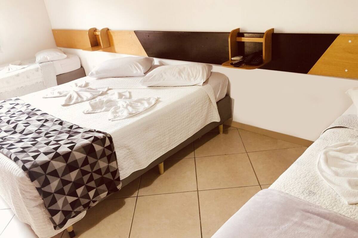 standard quádruplo superior | 1 bedroom, hypo-allergenic bedding, minibar, free wired internet