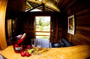 Hypo-allergenic bedding, minibar, free wired internet, bed sheets