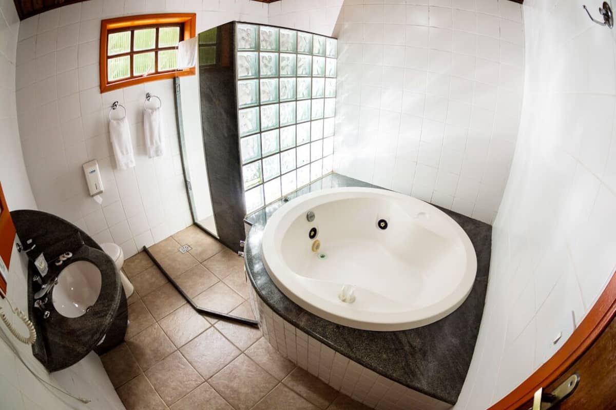 chalé do lago sem chão de vidro | 1 bedroom, hypo-allergenic bedding, minibar, free wired internet