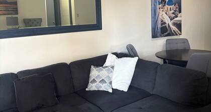 Beautiful 2/bedroom 2/Bathroom condo next to beach
