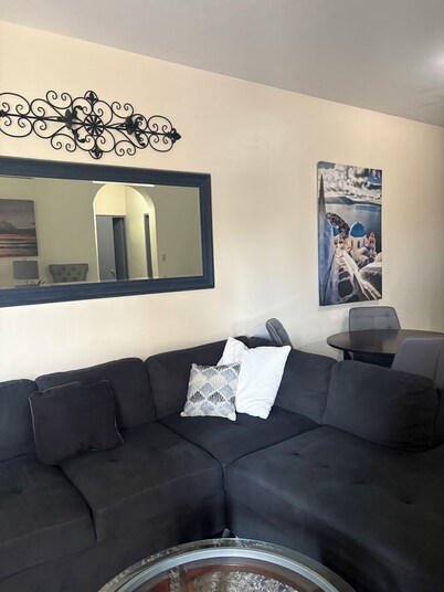 Beautiful 2/bedroom 2/Bathroom condo next to beach 