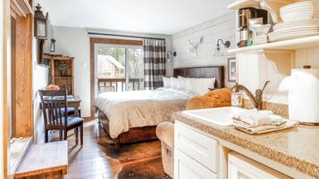 Tabla de planchar con plancha, wifi gratis y ropa de cama