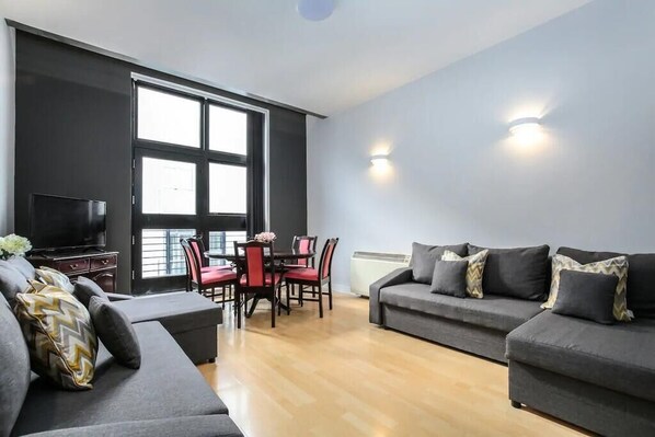 Smart TV - Stunning Mezzanine Apartment In The Heart Of Liverpool (Liverpool)
