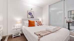 1 habitación, tabla de planchar con plancha, wifi gratis y ropa de cama