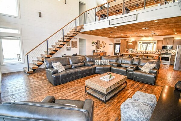 Smart TV, chimenea, videojuegos y reproductor de DVD 