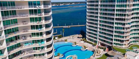 Alberca techada y alberca climatizada