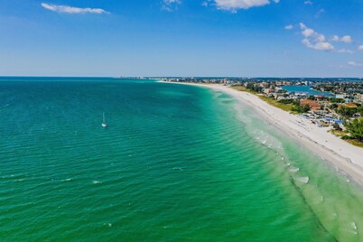 Beachfront 2/2 on Treasure Island, 404W Oceana