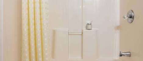 Amenidades de baño gratuitas y toallas