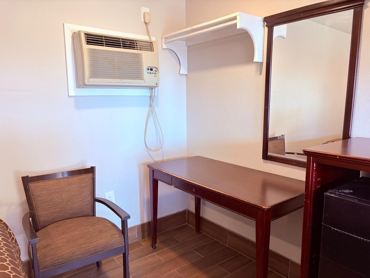 Desk, free WiFi, bed sheets