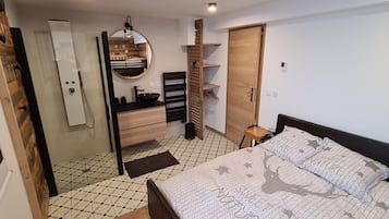 4 habitaciones, cuna de viaje, wifi gratis y ropa de cama