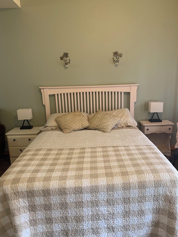 1 habitación, tabla de planchar con plancha, wifi y ropa de cama 