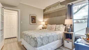 2 bedrooms, desk, iron/ironing board, internet