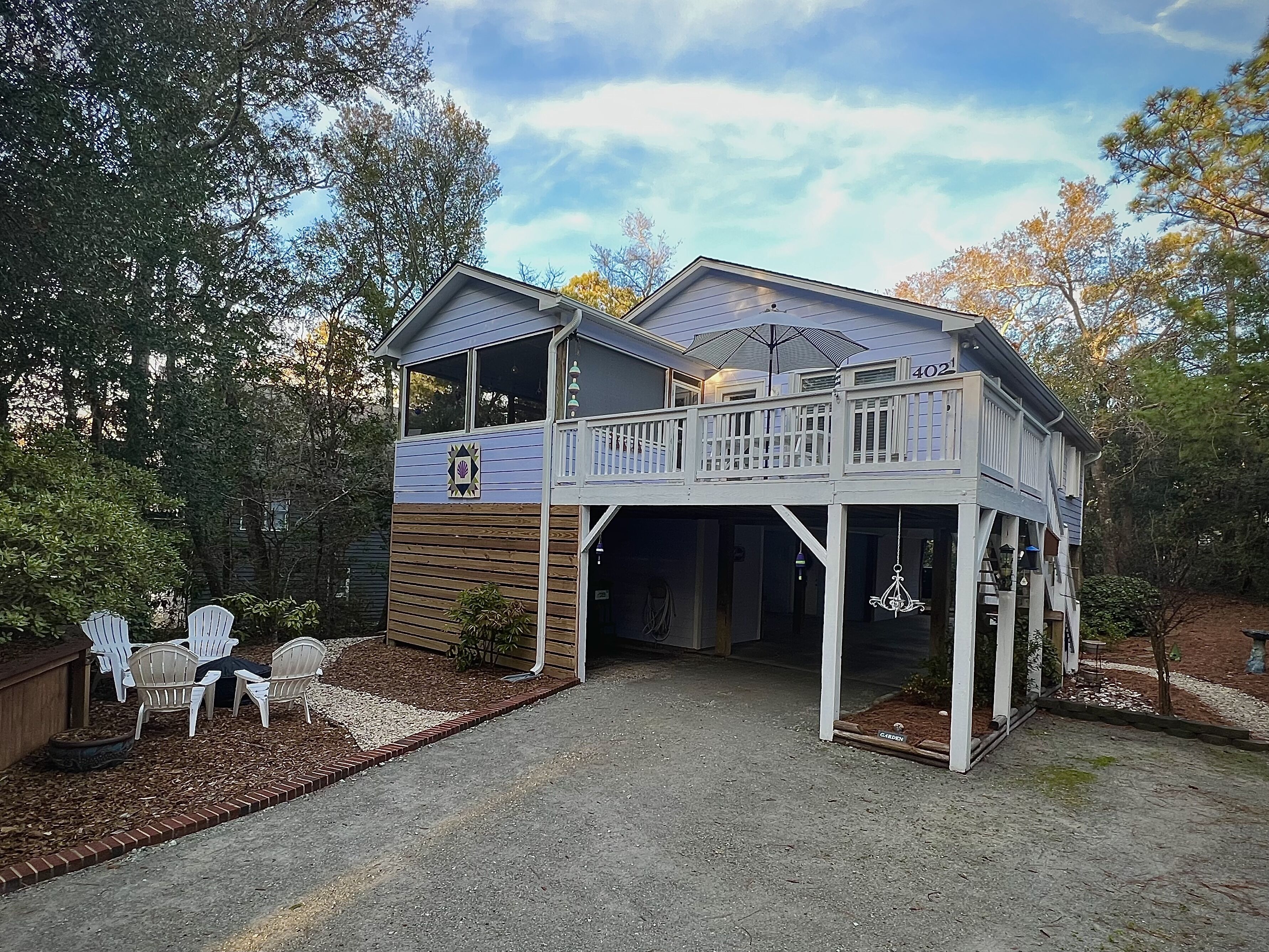 Charming Soundside Home including Golf Cart, Kayaks, Bikes & Linens-Emerald Isle