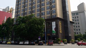 A multi-story hotel with a modern design, featuring a prominent entrance and a large sign. - Pasonda Hotel Foshan (Foshan)