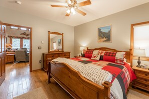 4 chambres, fer et planche à repasser, lit de bébé portatif