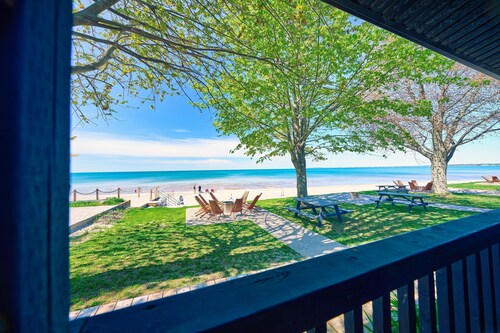 Cottage 3: Beachfront Cottage Escape