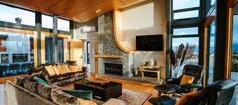 Mt Gold Retreat | Spa pool | Tennis Court | 4 bed