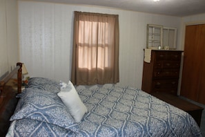 7 bedrooms, desk, iron/ironing board, free WiFi