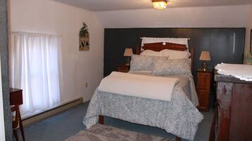 6 bedrooms, desk, iron/ironing board, free WiFi