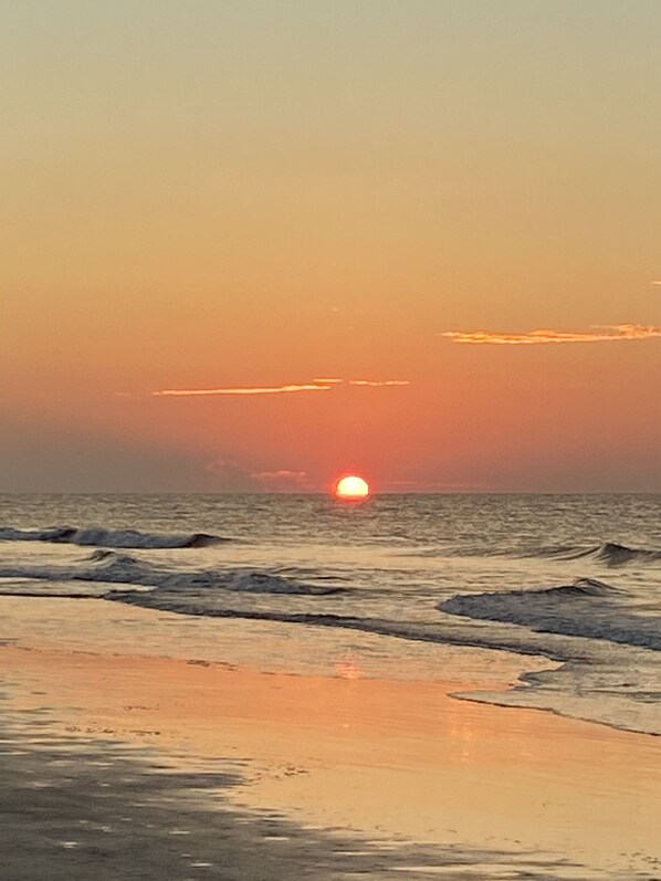 Beach nearby, sun-loungers, beach towels