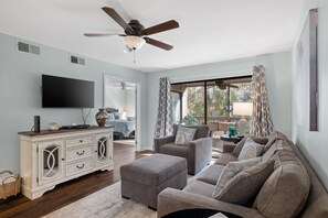 Smart-TV, DVD-spiller, bøker og strømmetjenester