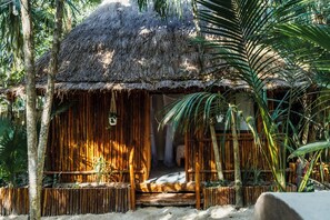 Literie hypoallergénique, coffres-forts dans les chambres