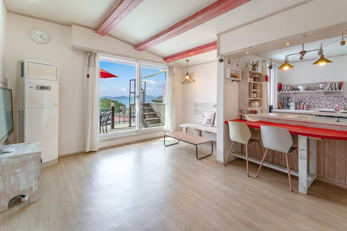 Basic Room, 1 Bedroom (An-nyeong,NamHae) | 1 bedroom, WiFi (free)