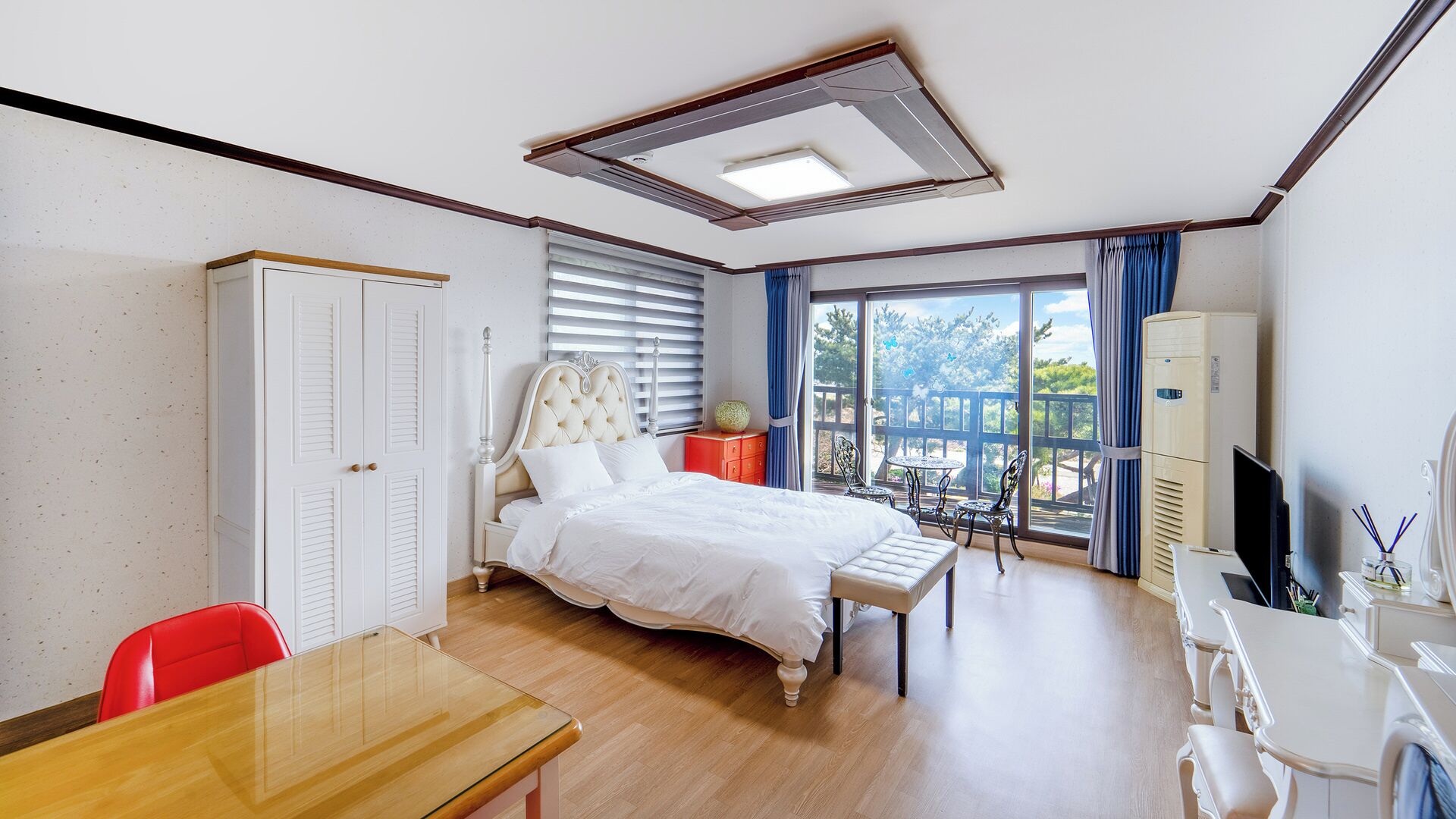 Basic Room, 1 Bedroom (Lightpink ( F2,ocean view )) | 1 bedroom, free WiFi