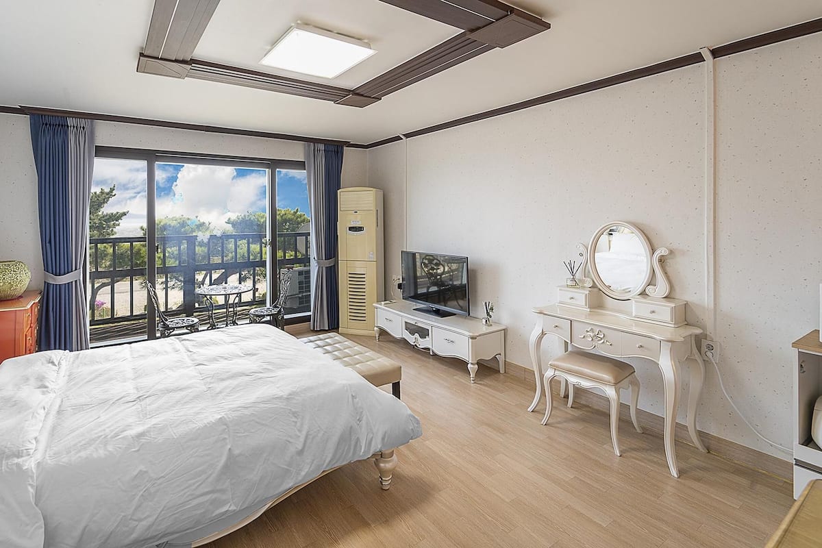 Basic Room, 1 Bedroom (Lightpink ( F2,ocean view )) | 1 bilik tidur, Wi-fi percuma