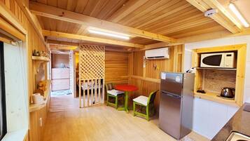 Basic Room, 1 Bedroom (eunhasutteul) | 1 bedroom, free WiFi