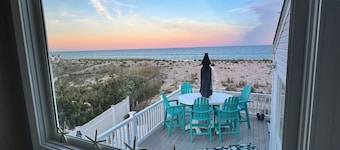 OCEANFRONT! PRIVATE BEACH ACCESS. call 914-475-1235 Yr round RENTALS !