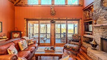 Smart TV, fireplace, DVD player, table tennis