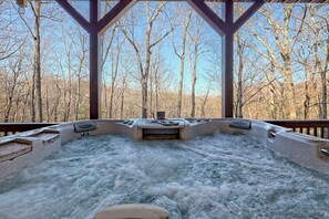 Outdoor spa tub - Home Away From Home to Escape & Unwind! 2 Master on Main. HotTub Game Rm (Ellijay)