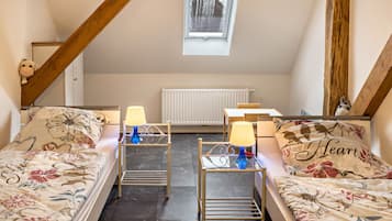 3 makuuhuonetta, silitysrauta/-lauta, ilmainen Wi-Fi, vuodevaatteet