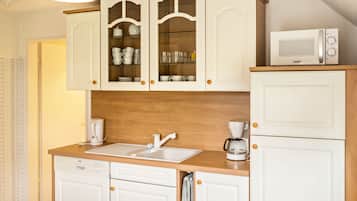 KĂŒhlschrank, Mikrowelle, Ofen, Herdplatte