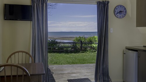 Welcome to Helme Holiday Middle Bach, your secluded kiwi sanctuary