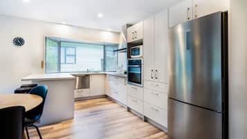 冰箱、微波炉、烤箱、烤面包机