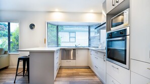 Fridge, microwave, oven, toaster - A cozy city escape, comfortable and well equipped. (Nelson)