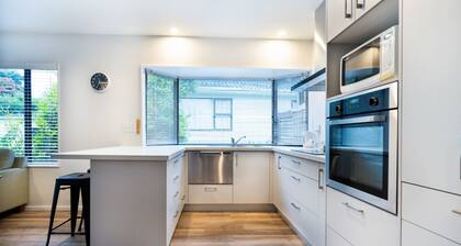 A cozy city escape, comfortable and well equipped.