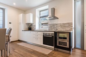 Kühlschrank, Ofen, Herdplatte, Geschirrspüler